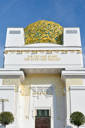 Foto Golden dome of Vienna Secession building. August 2018