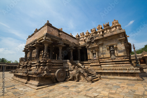 Airavatesvara, the stone temple incorporates a chariot structure, and includes major Vedic and Puranic deities such as Indra, Agni, Varuna, Vayu, Brahma, Surya, Vishnu, Saptamtrikas,  photo