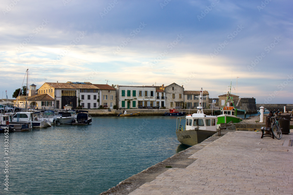 Obraz premium Port at st. martin ile de re, france
