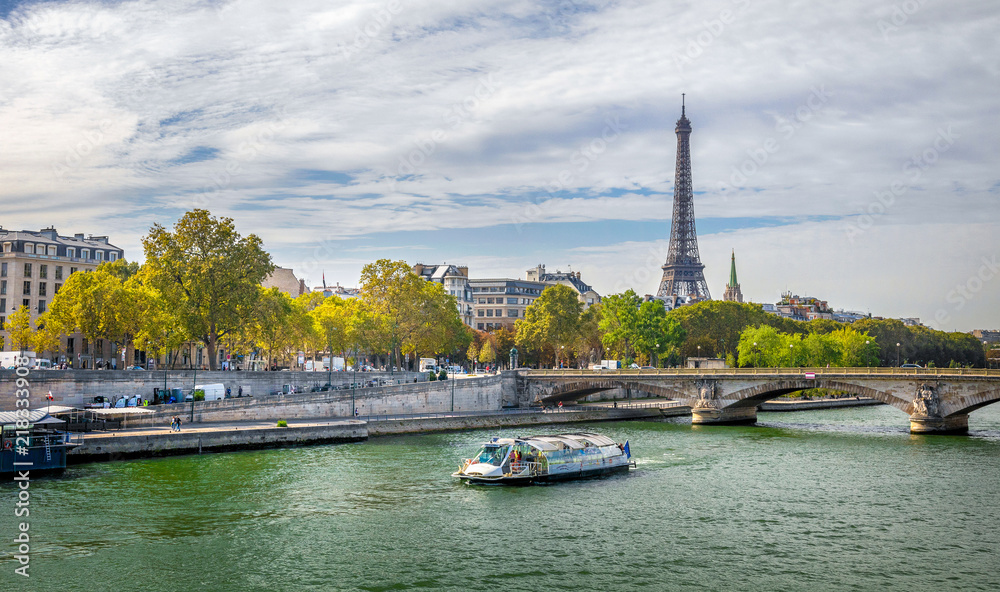 The Pont Des Arts And The Eiffel Tower In Paris, France Stock