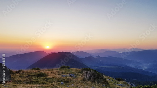 Lever de soleil sur le Couserans en Ariège (Occitanie, France, Europe)