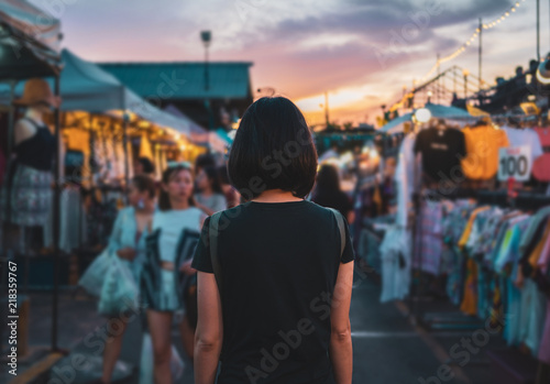 Photography Asian woman shopping in Night Market