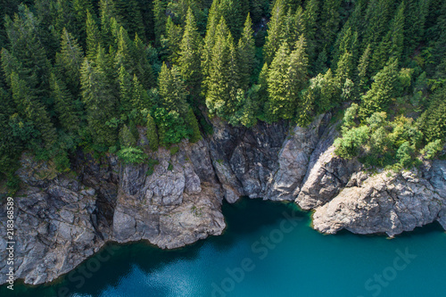 Fototapeta Naklejka Na Ścianę i Meble -  Forest and alpine lake, tourquise water