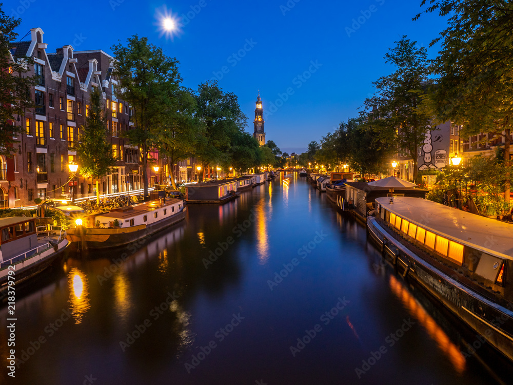 Beautiful Prinsengracht canal in Amsterdam at night. 