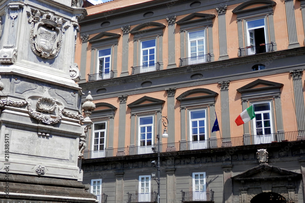 Napoli piazza san Domenico maggiore