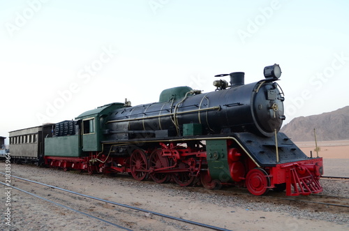 Locomotiva a vapore nel deserto del Wadi Rum