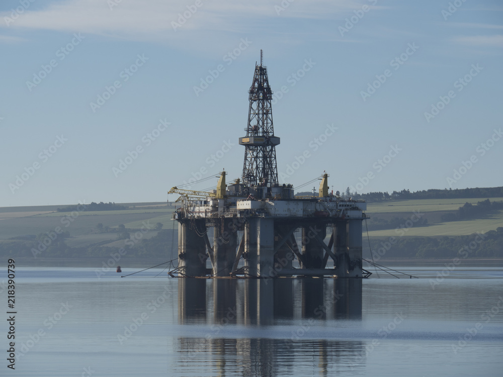 Fototapeta premium Plateforme pétrolière à Invergordon (Ecosse)