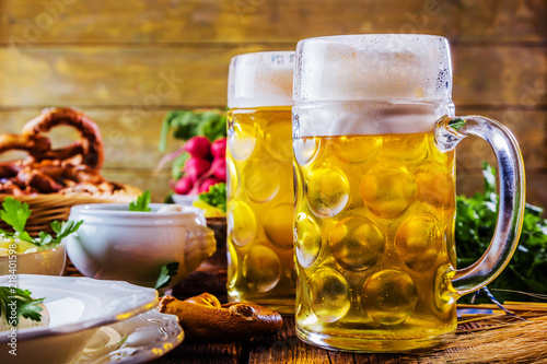 Bayerische Spezialitäten Oktoberfest Bier 