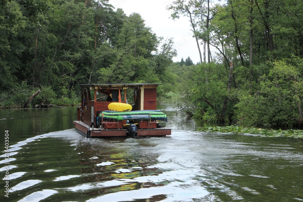 Ausflug mit dem Hausboot, Hausbooturlaub, Wasserwandern, Bootstour, Floßfahrt Ausflug mit dem Hausboot, Hausbooturlaub, Wasserwandern, Bootstour, Floßfahrt