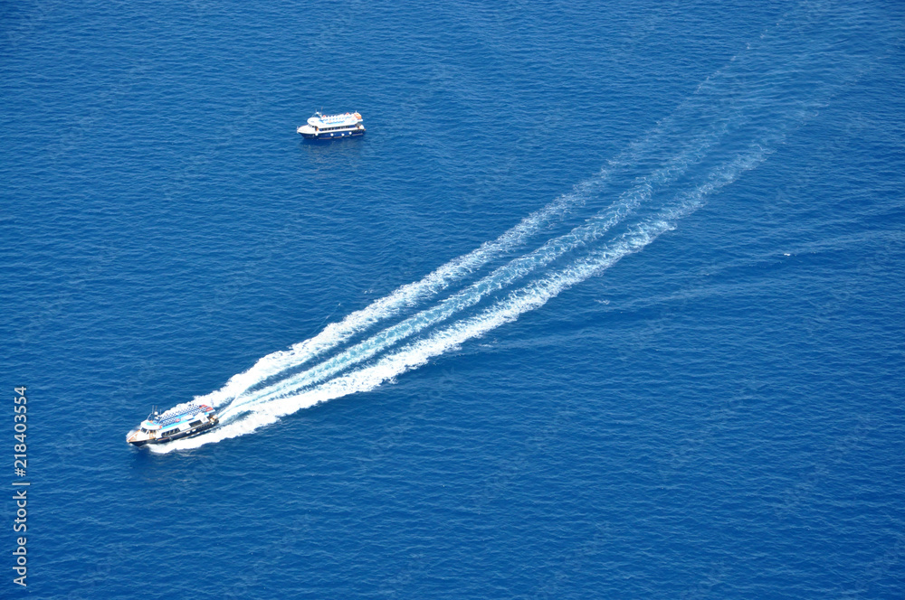 Naklejka premium Santorini boats