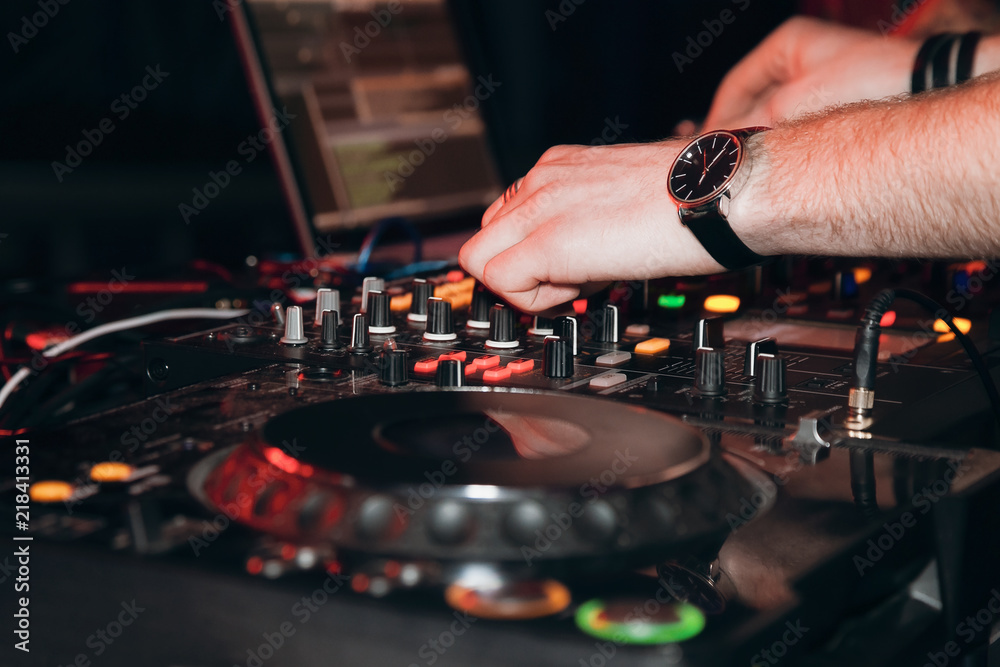 DJ