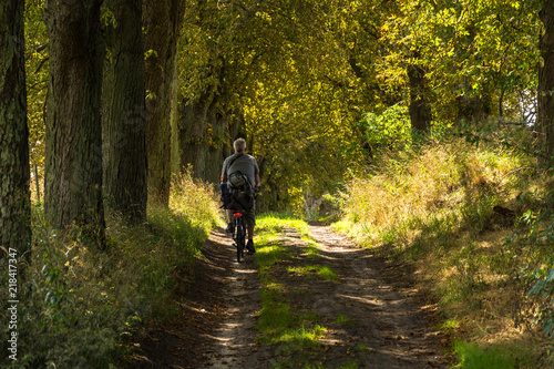 Radfahren am Krakower See,  Mann auf Fahrad, Krakow am See, Mecklenburgische Seenplatte, Abendstimmung, Erholung, Urlaub