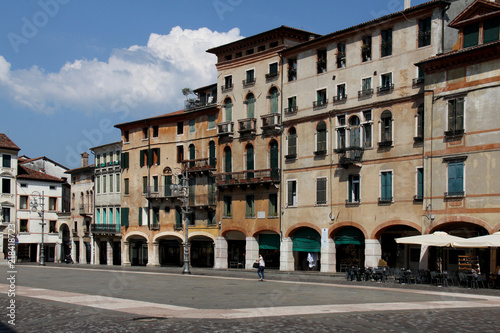 antichi edifici in Piazza Libertà a Bassano del Grappa © gabriffaldi