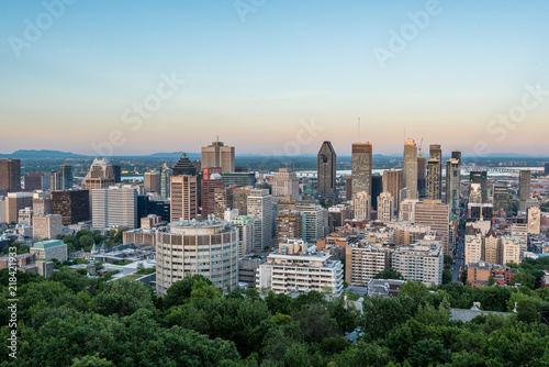 Last light hitting the top of Montreal's sky scrapers 