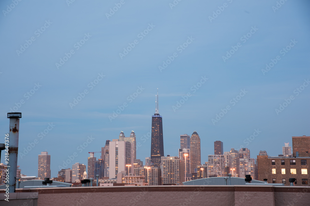 Fototapeta Chicago skyline at dusk as seen from a rooftop.