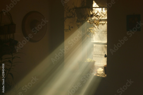 Slika na platnu rays of light coming from a window in an old country house