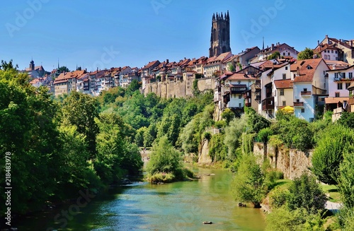 Fribourg, Saane, Altstadt mit Kathedrale


 photo