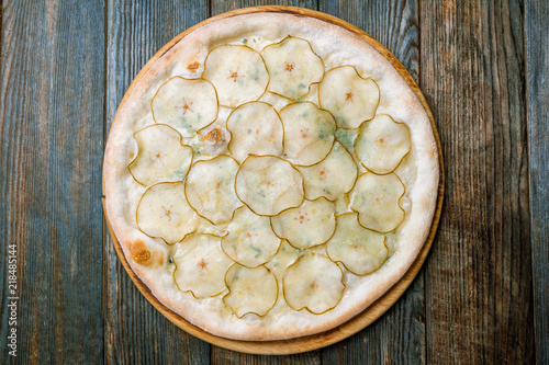 Pizza with pears and Gorgonzola cheese.