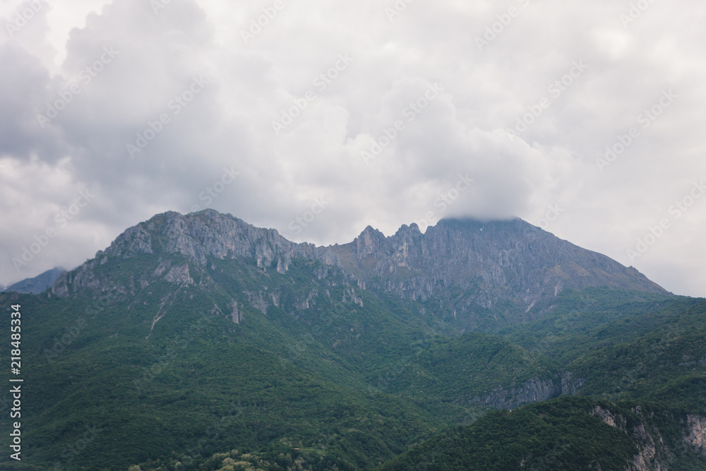 Berglandschaft am Comer See in Norditalien