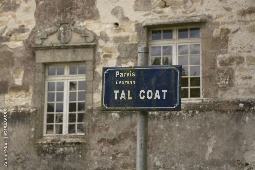 Obraz premium Vecchie finestre in Bretagne, France