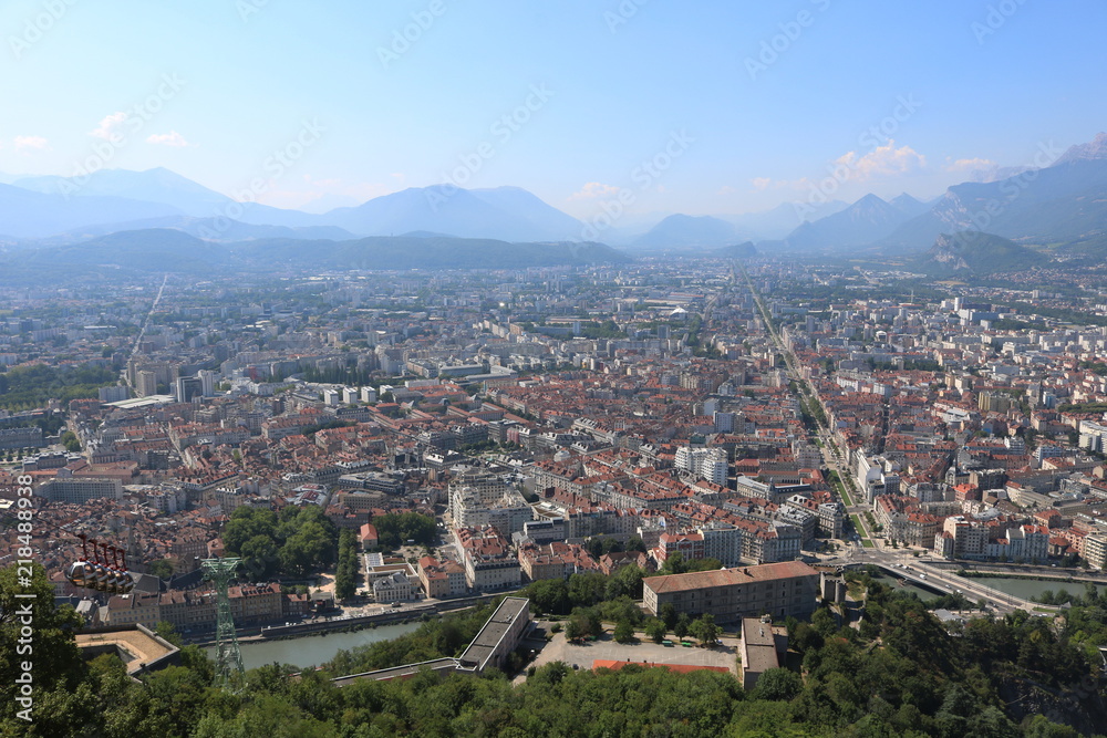 Vue de Grenoble et des alpes depuis la Bastille