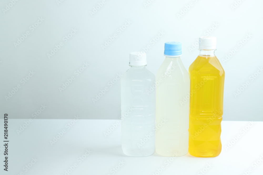水とペットボトル 水とペットボトル