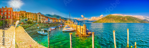 Promenade und Hafen in Cannobio am Lago Maggiore, Piemont, Italien  photo