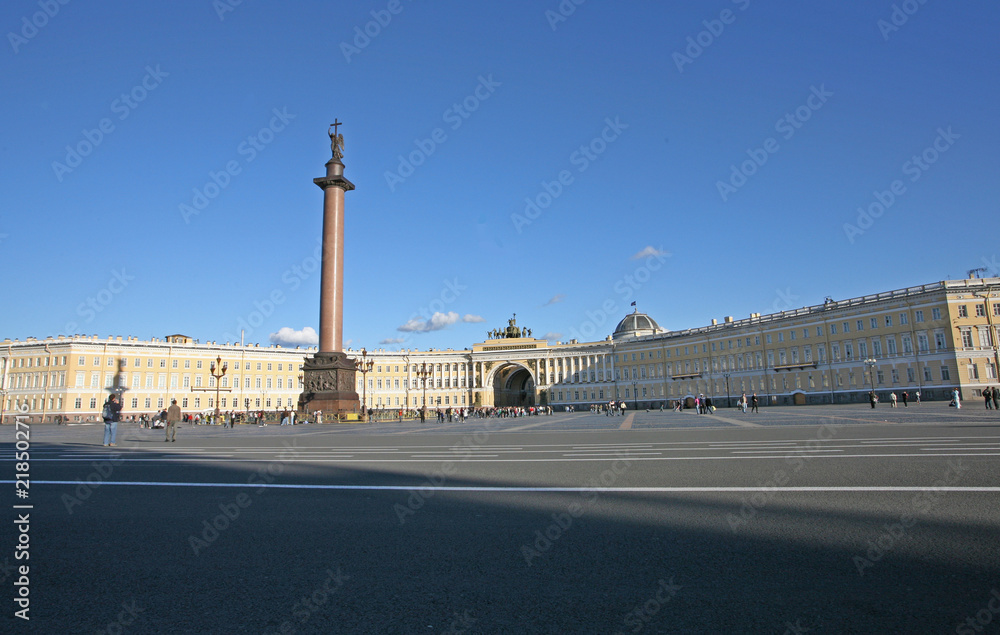 The Palace Square (02) and the view of the Alexander Column and the General Headquarter of the Russian Imperial Army. Saint-Petersburg. 02.09.2007.
