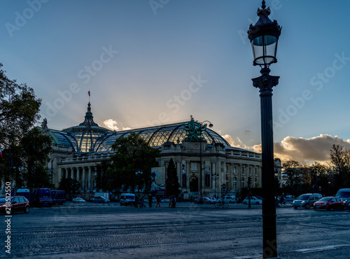 paris, grand palais, crépuscule, réverbère