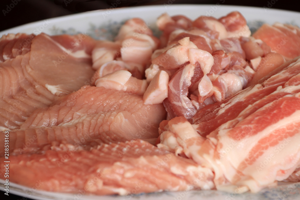 Raw pork cut into pieces in the dish. Include bacon, meat and streaky pork in the plate. Raw pork cut into pieces in the dish. Include bacon, meat and streaky pork in the plate.