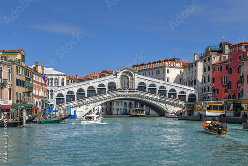 Rialto Bridge - Venice, Italy © demerzel21