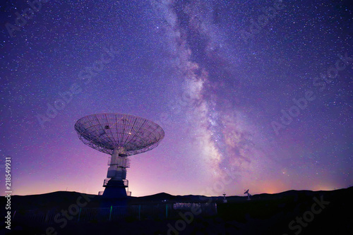 Radio telescopes and the Milky Way at night