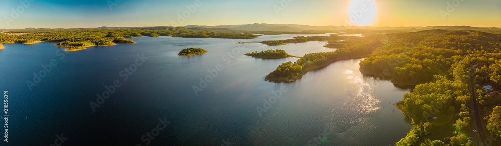 Obraz premium Aerial panoramic image of Sansonvale lake, Brisbane, Australia