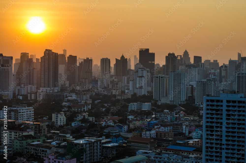 Fototapeta premium Bangkok cityscape at sunset, Thailand