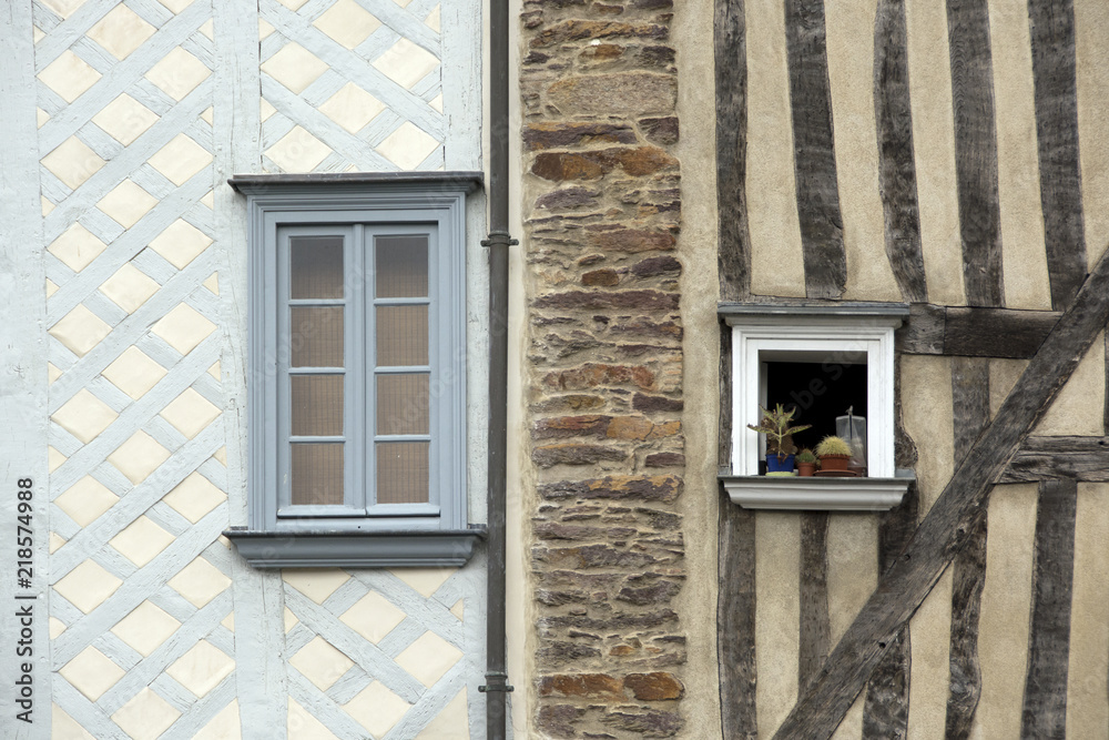 Fototapeta premium Vecchi finestre in Bretagne, Francia