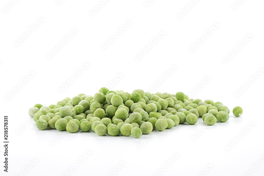 Guisantes congelados sobre fondo blanco Guisantes congelados sobre fondo blanco