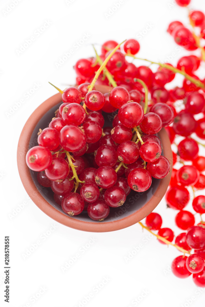 Rote Johannisbeeren isoliert auf weißem Hintergrund Rote Johannisbeeren isoliert auf weißem Hintergrund