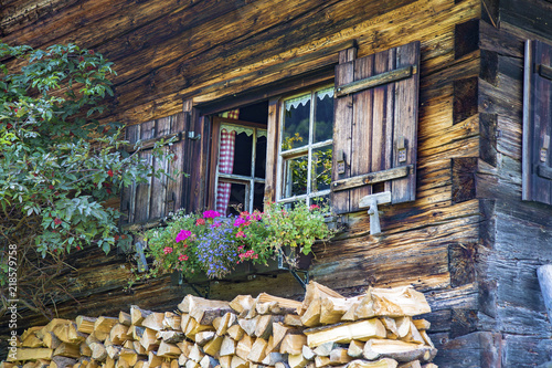 Chalet - Alpe - Alm - Allgäu - Fenster - urig - rustikal photo