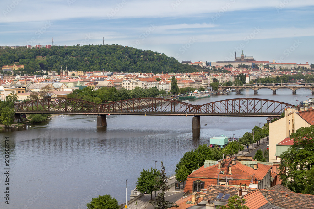 Fototapeta Widok z lotu ptaka na Stare Miasto i Most Karola w Pradze, Republika Czeska