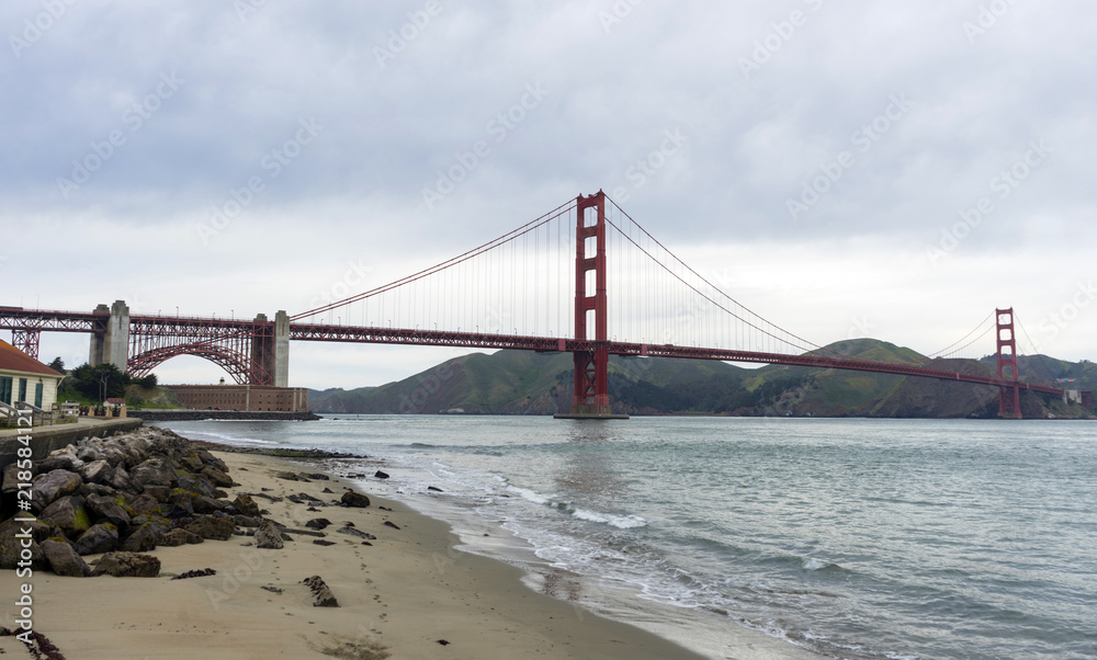 Naklejka premium Golden Gate Bridge at morning light looking from Crissy Field, San Francisco,USA