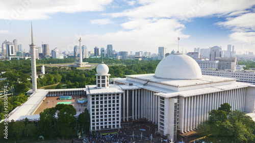 Istiqlal mosque with National Monument photo