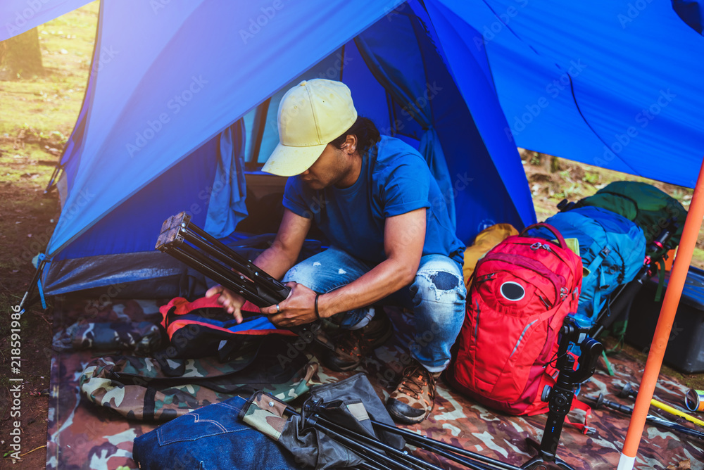 Obraz premium travel relax in the holiday. camping on the Mountain. Thailand