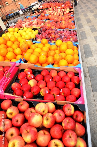 March   dominical de la place du Miroir    Jette  Bruxelles    Fruits    