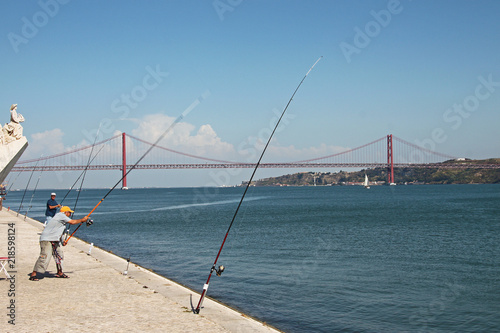 Pont du 25 avril, Lisbonne, Portugal photo