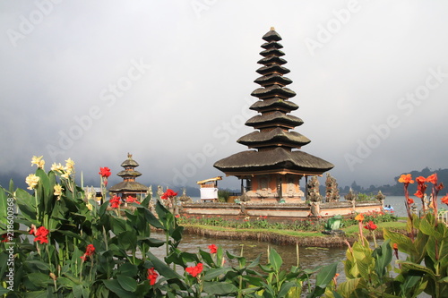 Tempel auf dem Danau Beratan Bali Indonesien