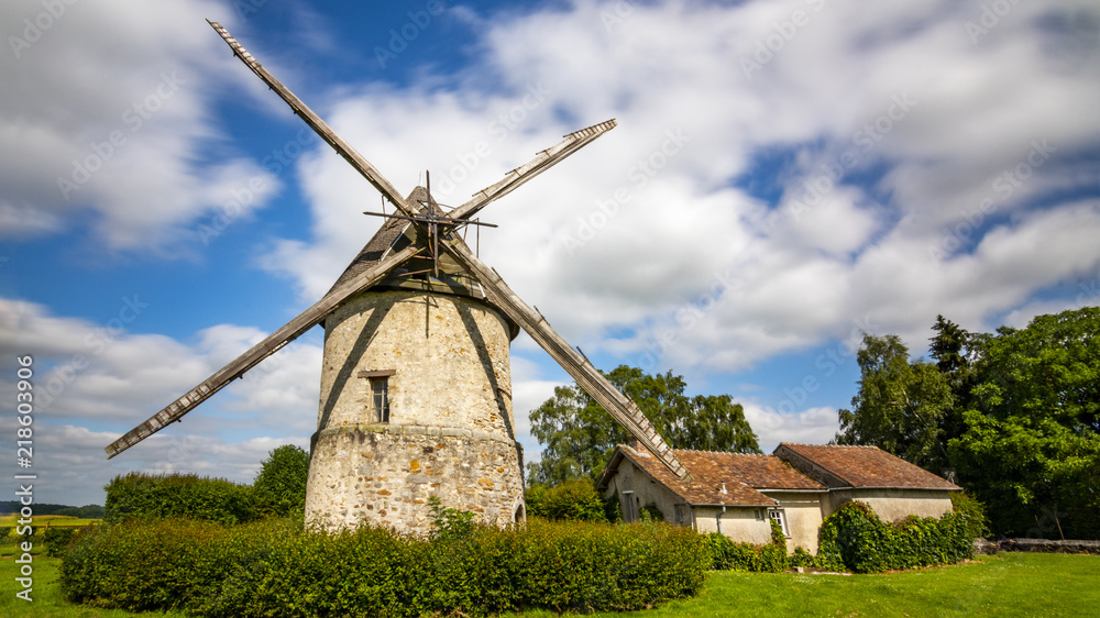 Le vieux moulin Le vieux moulin