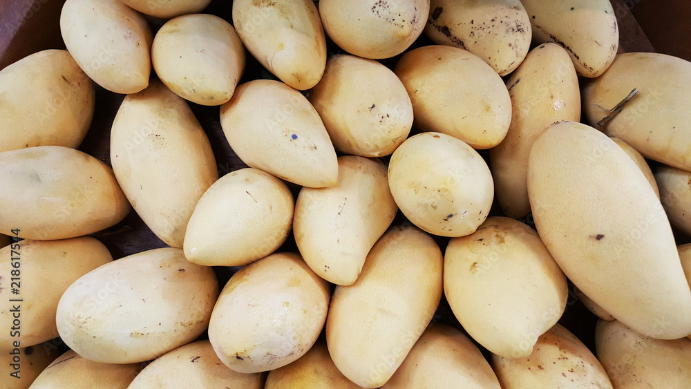 A bundle of nice and fresh yellow mango A bundle of nice and fresh yellow mango
