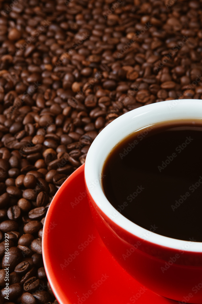 Fototapeta premium Red coffee cup with coffee beans .
