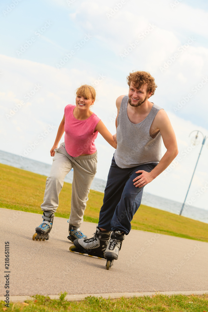 Fototapeta premium roller skater couple skating outdoor