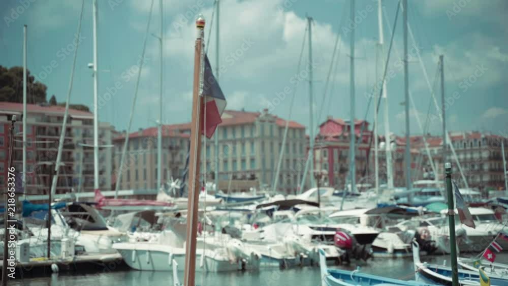 Drapeau français sur un bateau